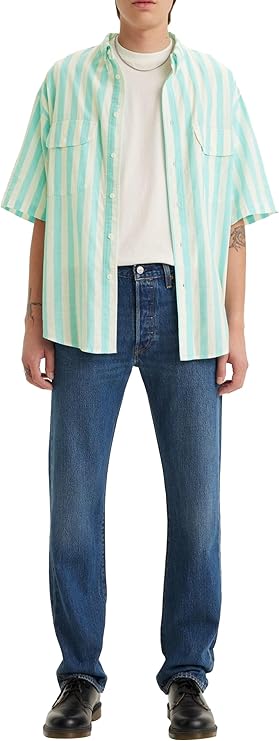 Levi’s Casual Pack: Cumpără o pereche de blugi Levi’s și primești gratuit o cămașă albă Levi’s.